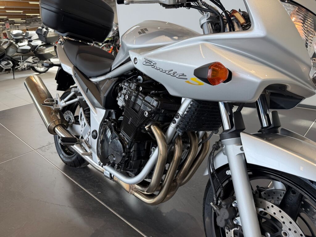 Suzuki GSF 2006 