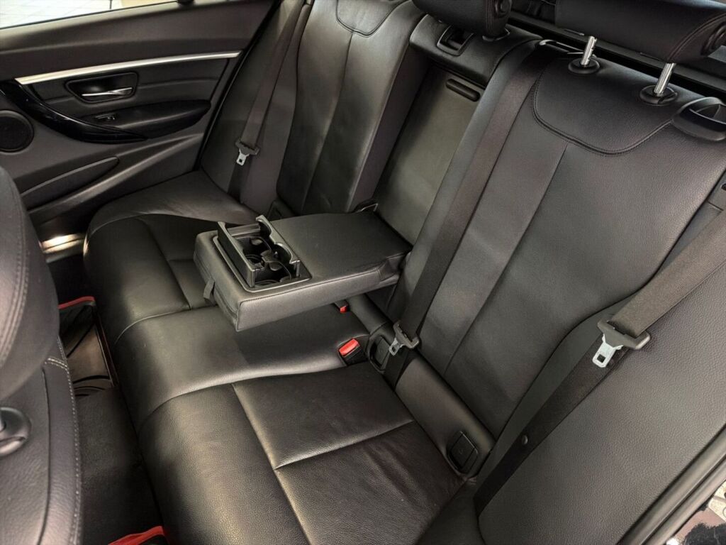 BMW 320 2018 Musta