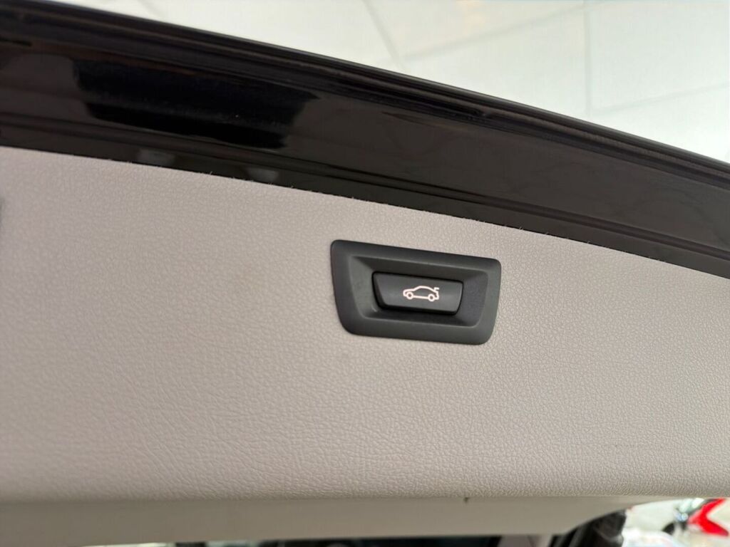 BMW 320 2018 Musta