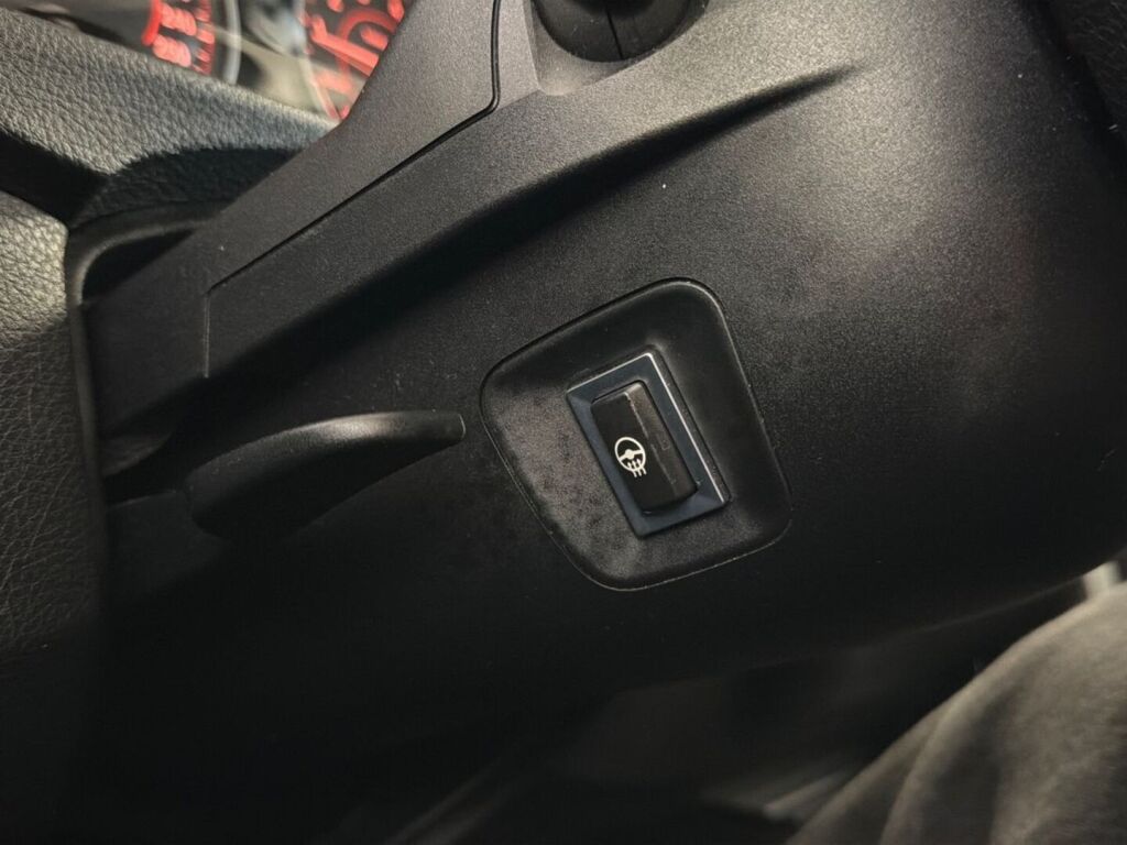 BMW 320 2018 Musta