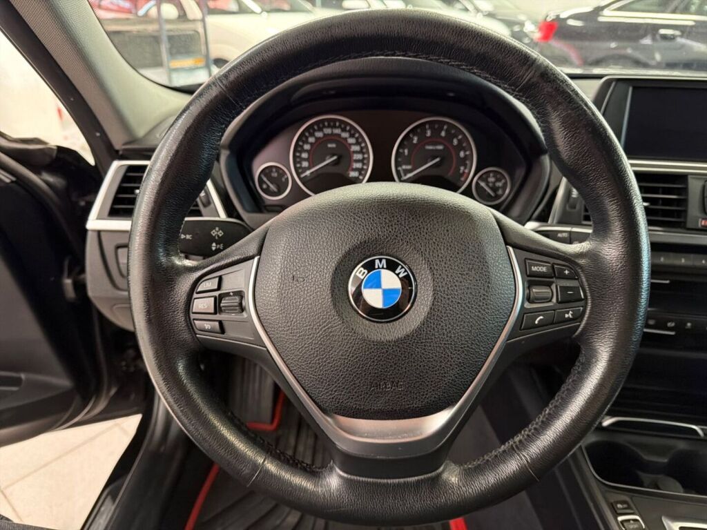 BMW 320 2018 Musta