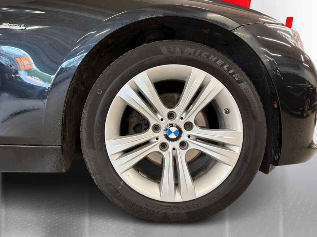 BMW 320 2018 Musta