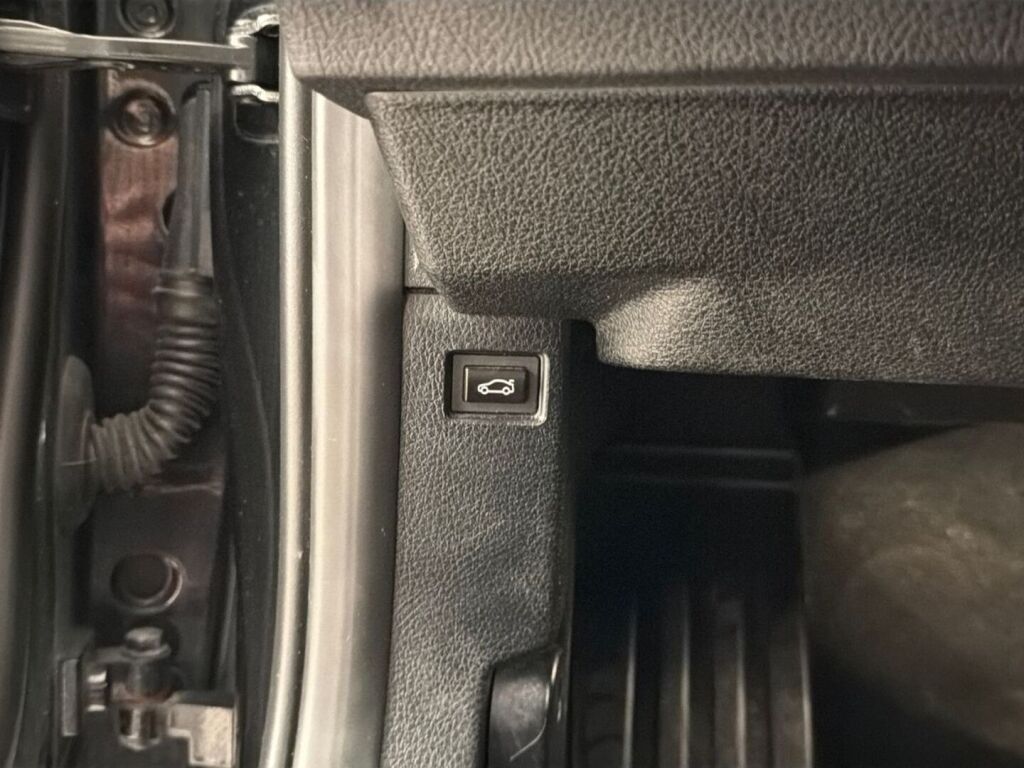 BMW 320 2018 Musta