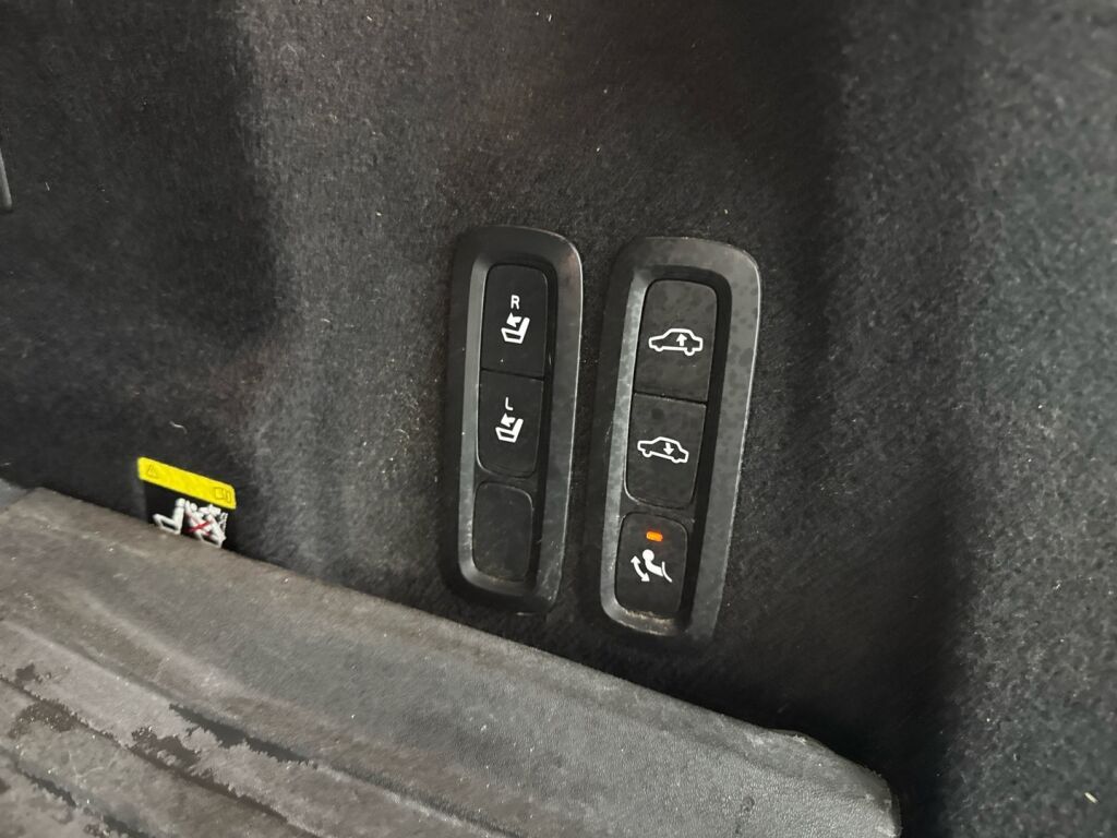 Volvo XC60 2018 Valkoinen