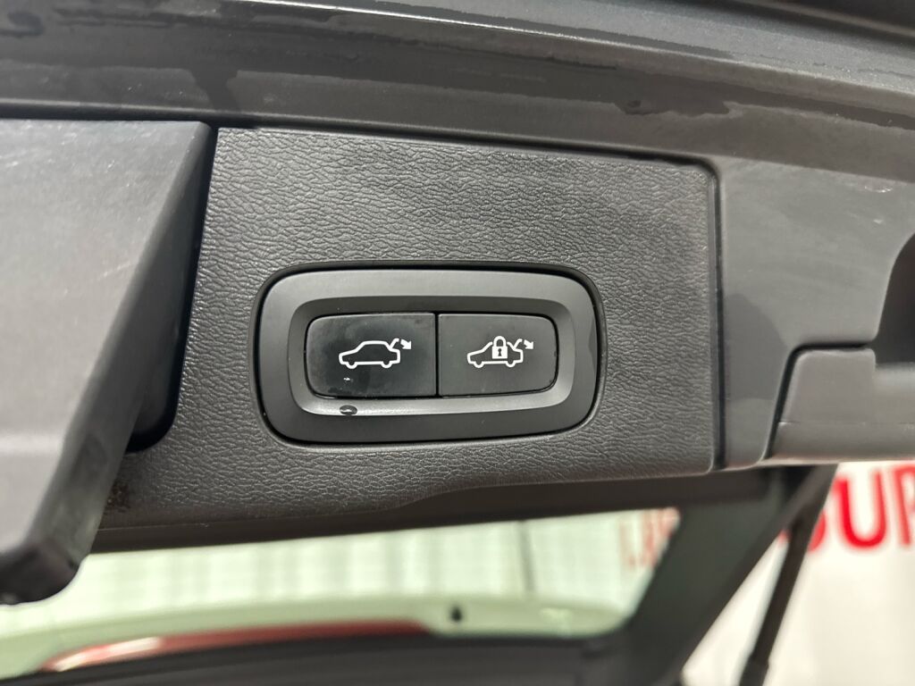 Volvo XC60 2018 Valkoinen