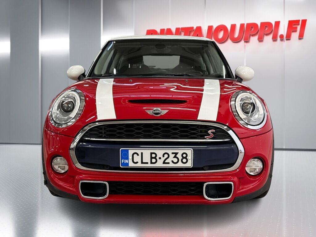 Mini Hatchback 2017 Punainen