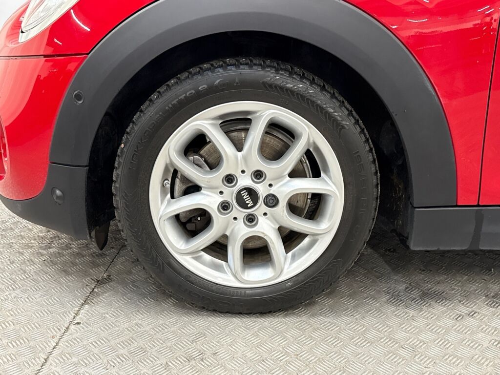 Mini Hatchback 2017 Punainen