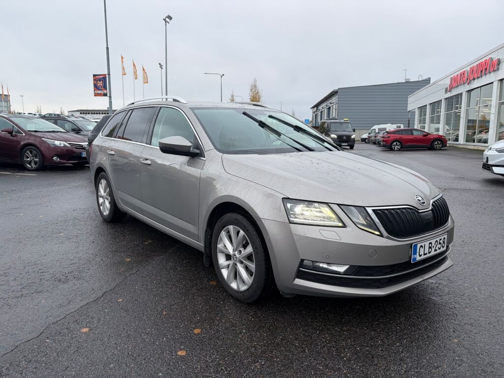 Skoda Octavia 2018 Ruskea (beige)