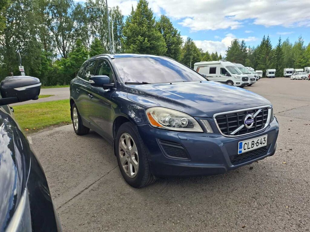 Volvo XC60 2011 Ruskea (beige)