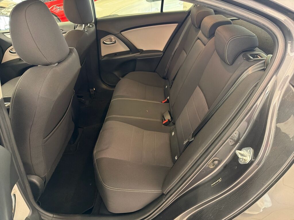 Toyota Avensis 2017 Harmaa
