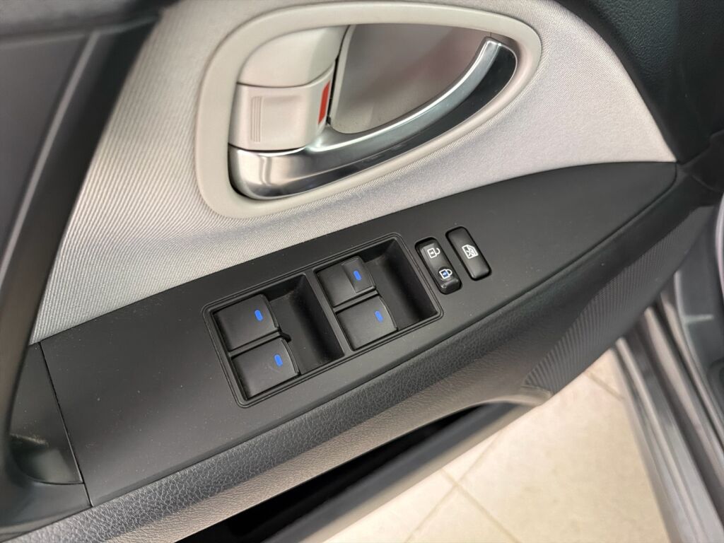 Toyota Avensis 2017 Harmaa