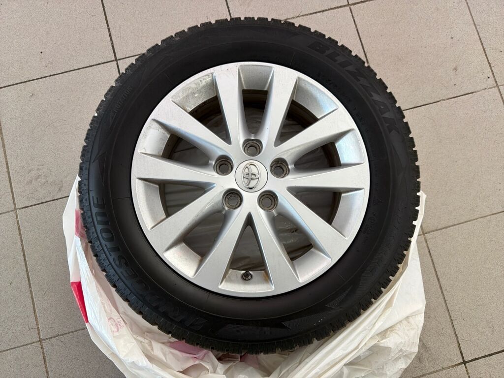 Toyota Avensis 2017 Harmaa