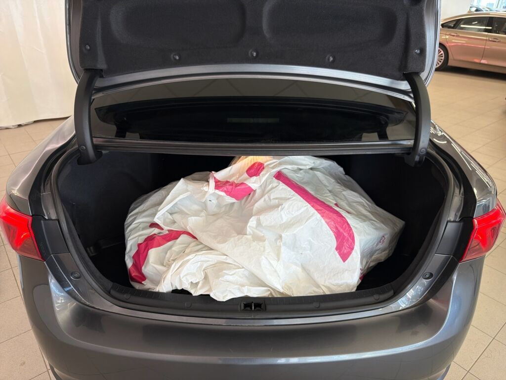 Toyota Avensis 2017 Harmaa