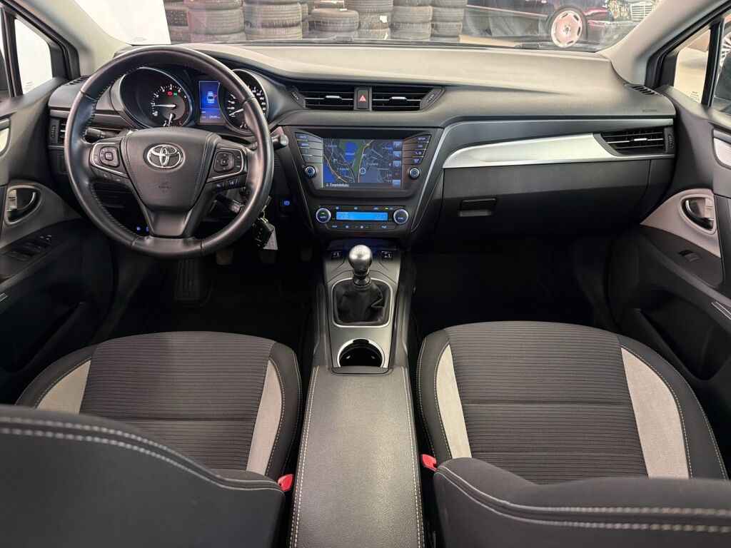 Toyota Avensis 2017 Harmaa