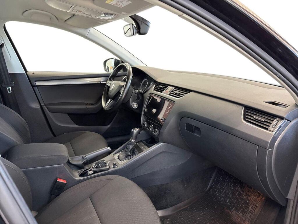 Skoda Octavia 2018 Musta