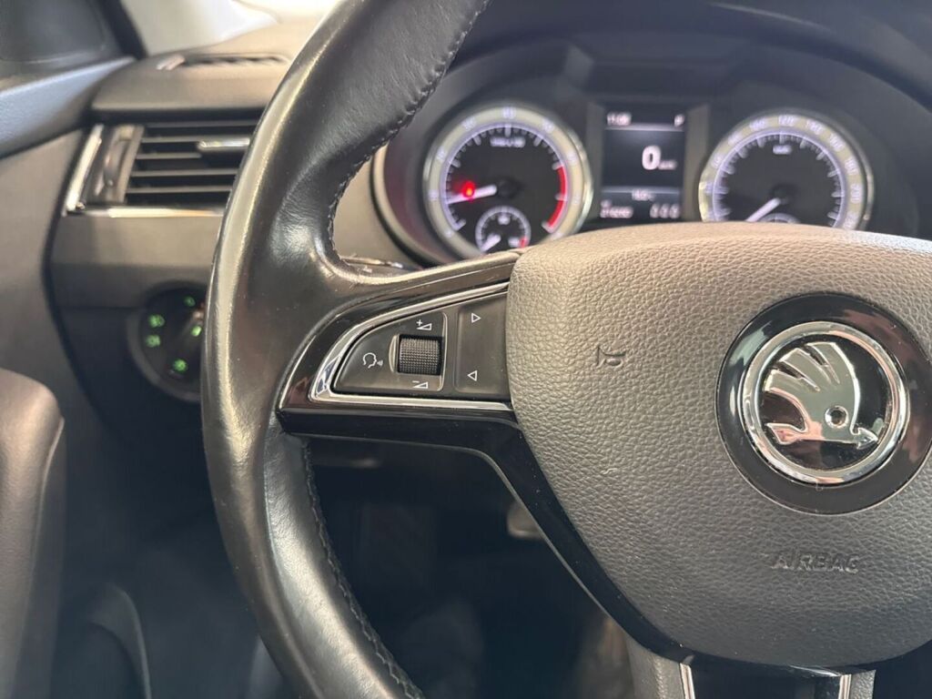 Skoda Octavia 2018 Musta