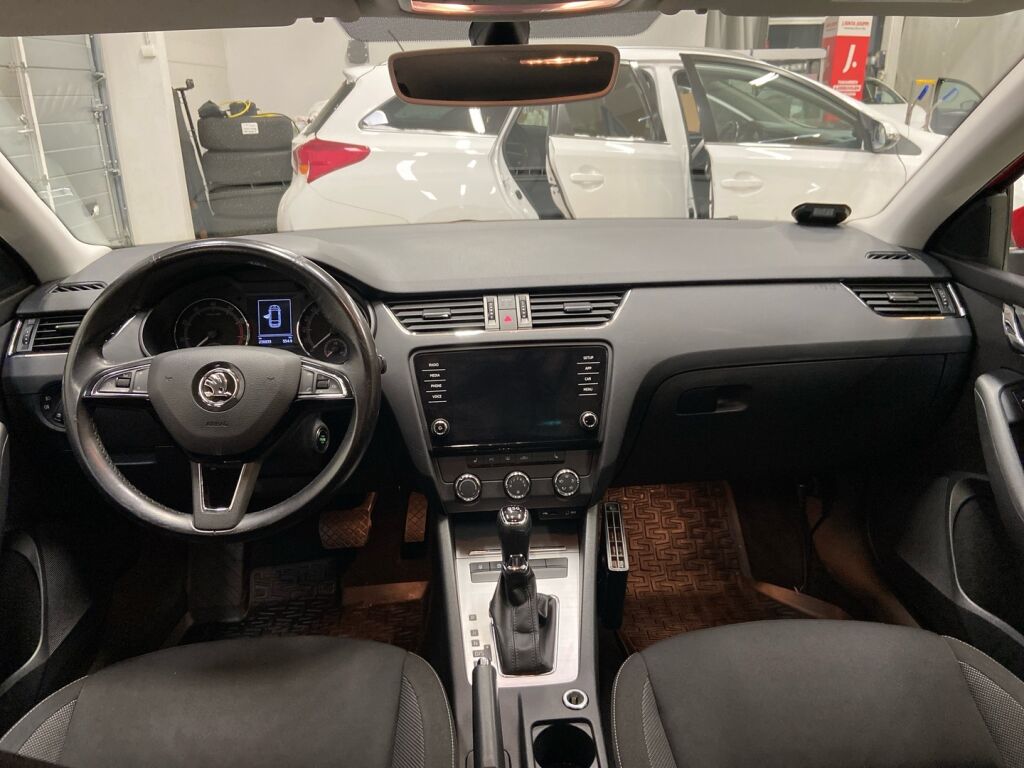 Skoda Octavia 2017 Punainen