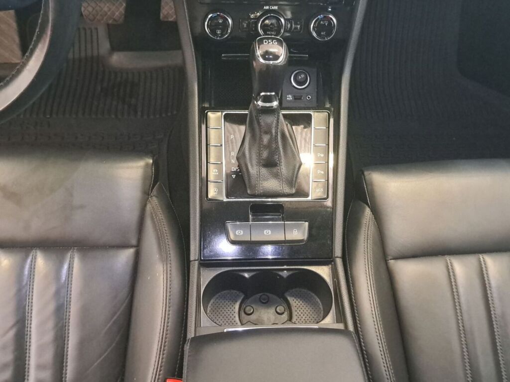 Skoda Superb 2018 Sininen