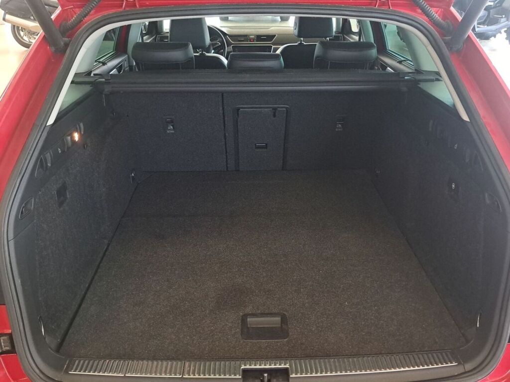Skoda Superb 2018 Sininen
