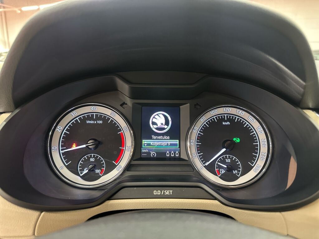 Skoda Octavia 2017 Ruskea (beige)