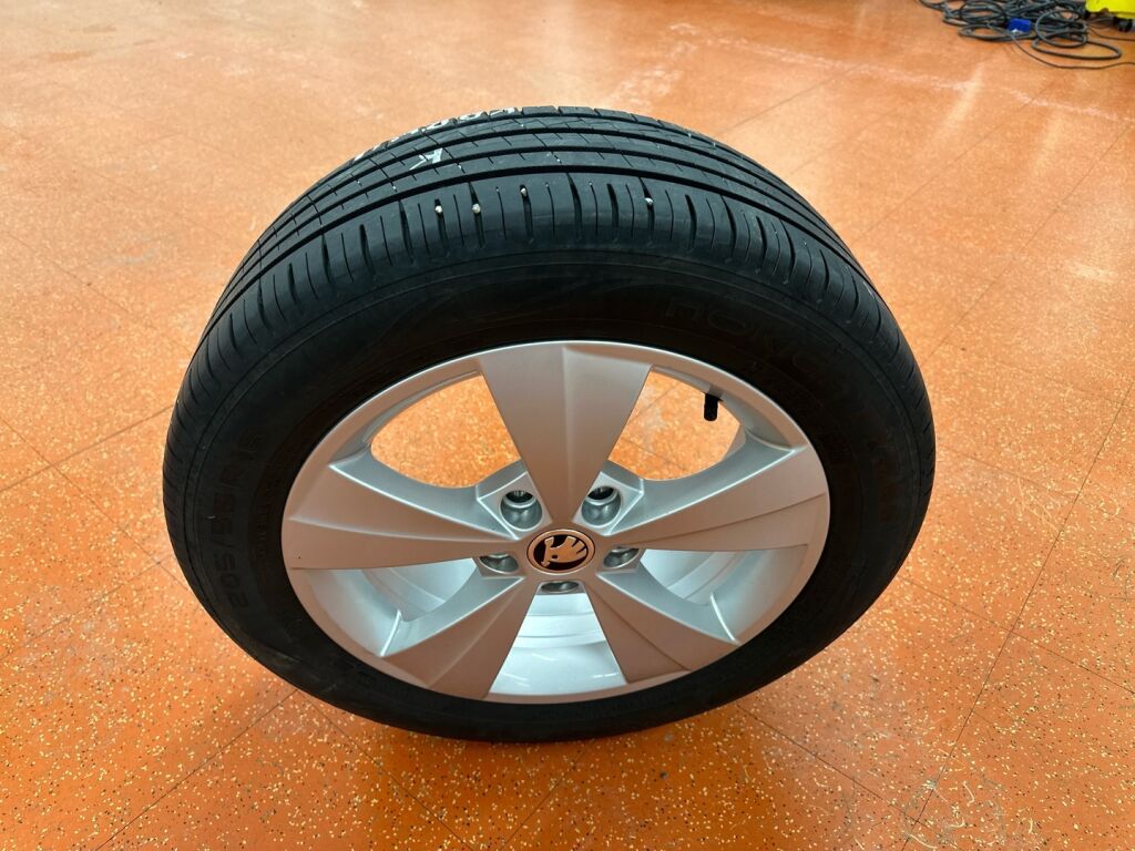 Skoda Octavia 2017 Ruskea (beige)