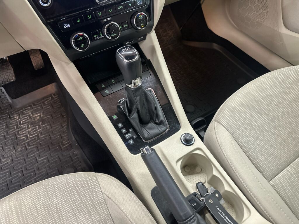 Skoda Octavia 2017 Ruskea (beige)