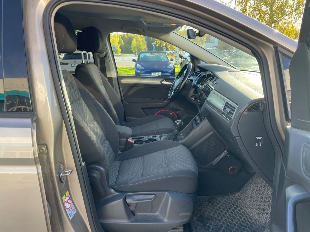 Volkswagen Touran 2017 Ruskea (beige)
