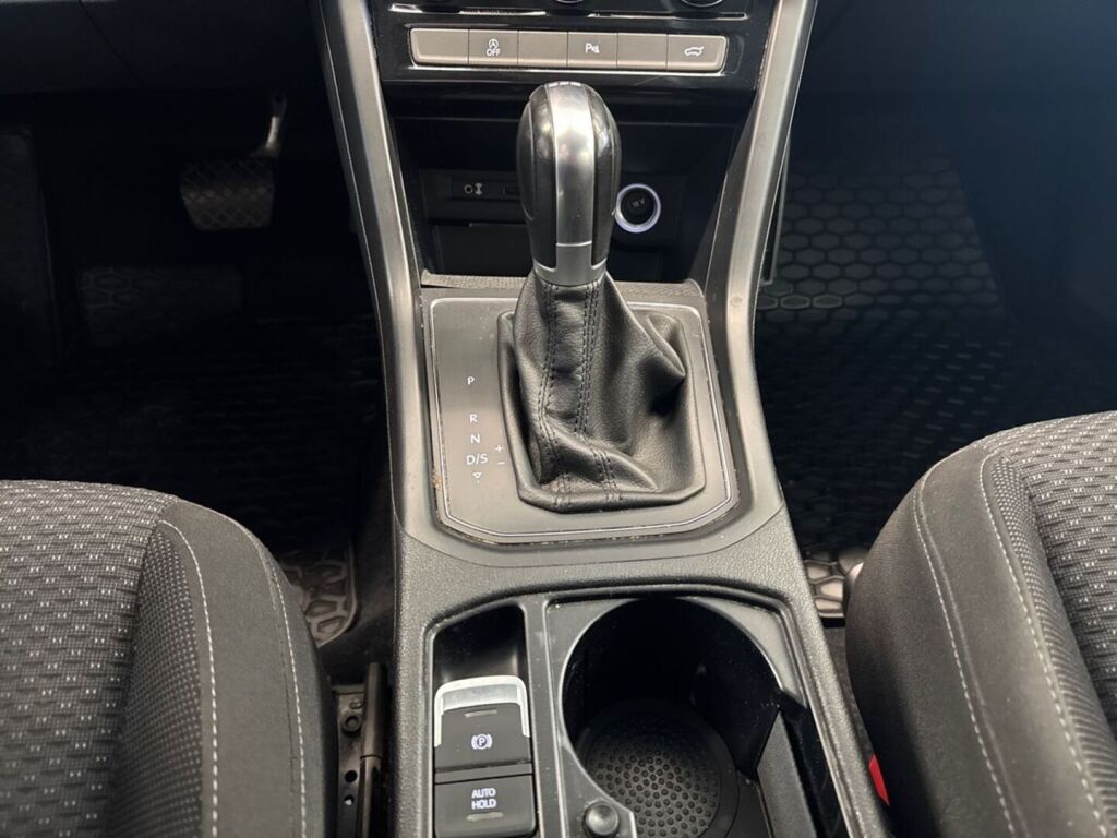 Volkswagen Touran 2017 Ruskea (beige)