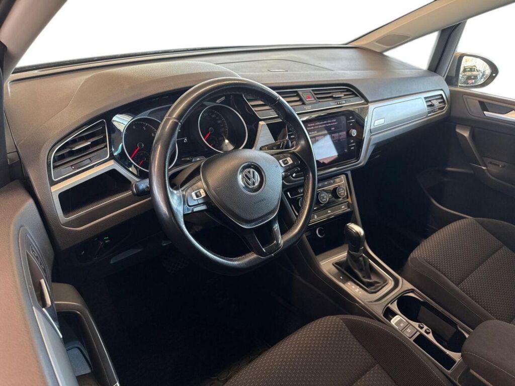 Volkswagen Touran 2017 Ruskea (beige)