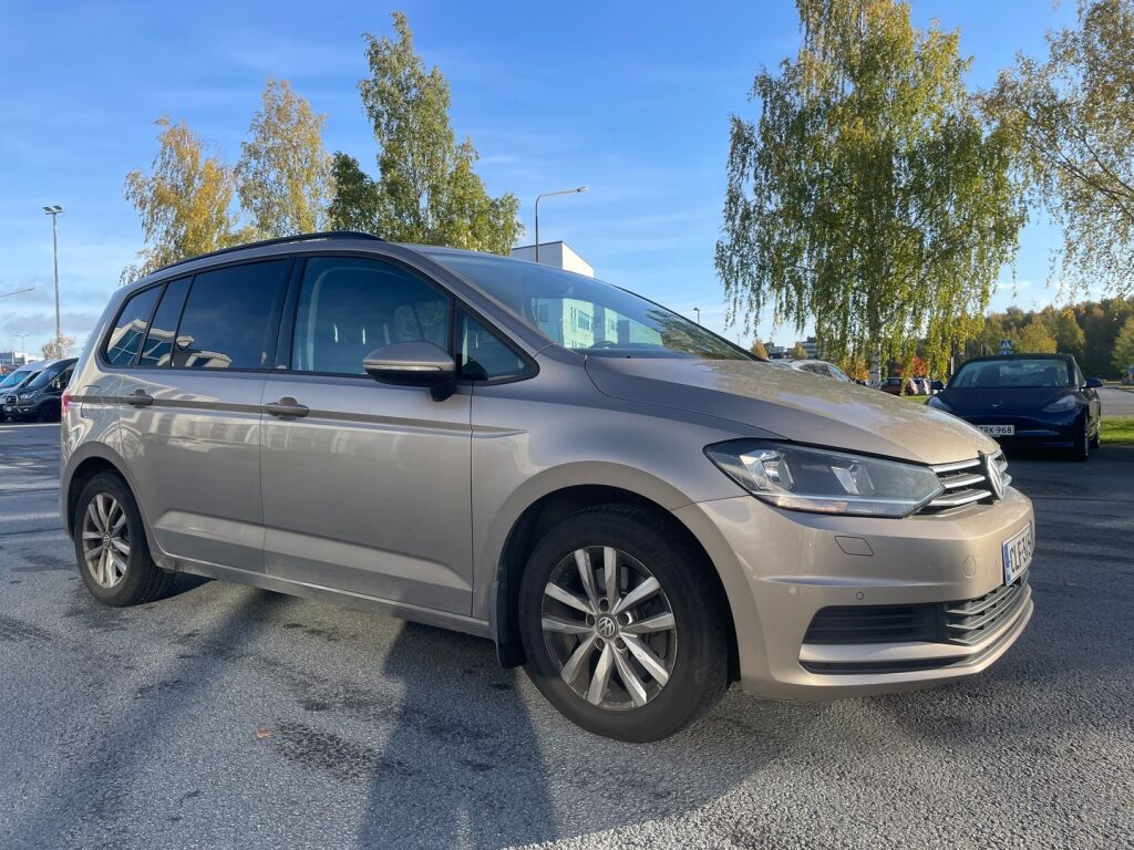 Volkswagen Touran 2017 Ruskea (beige)