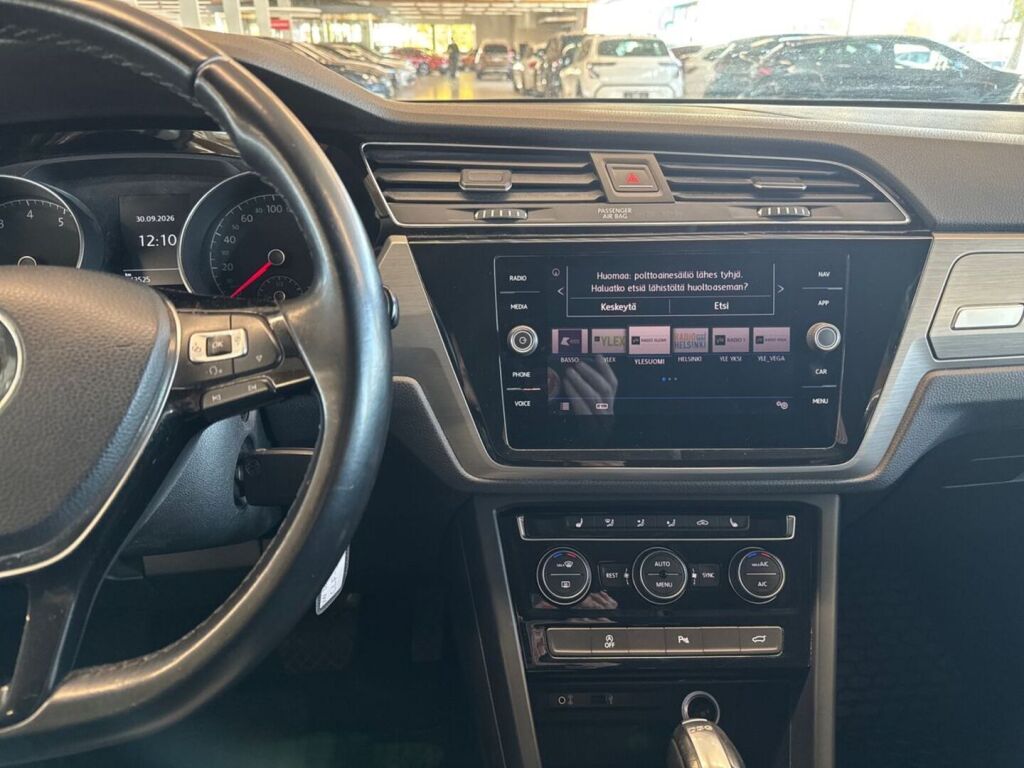 Volkswagen Touran 2017 Ruskea (beige)