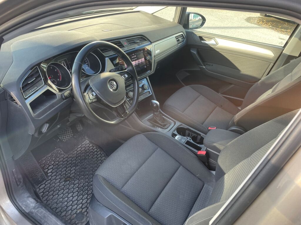 Volkswagen Touran 2017 Ruskea (beige)