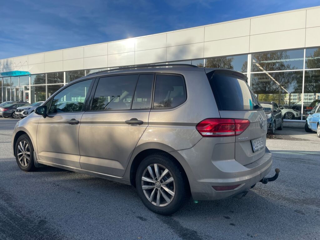 Volkswagen Touran 2017 Ruskea (beige)