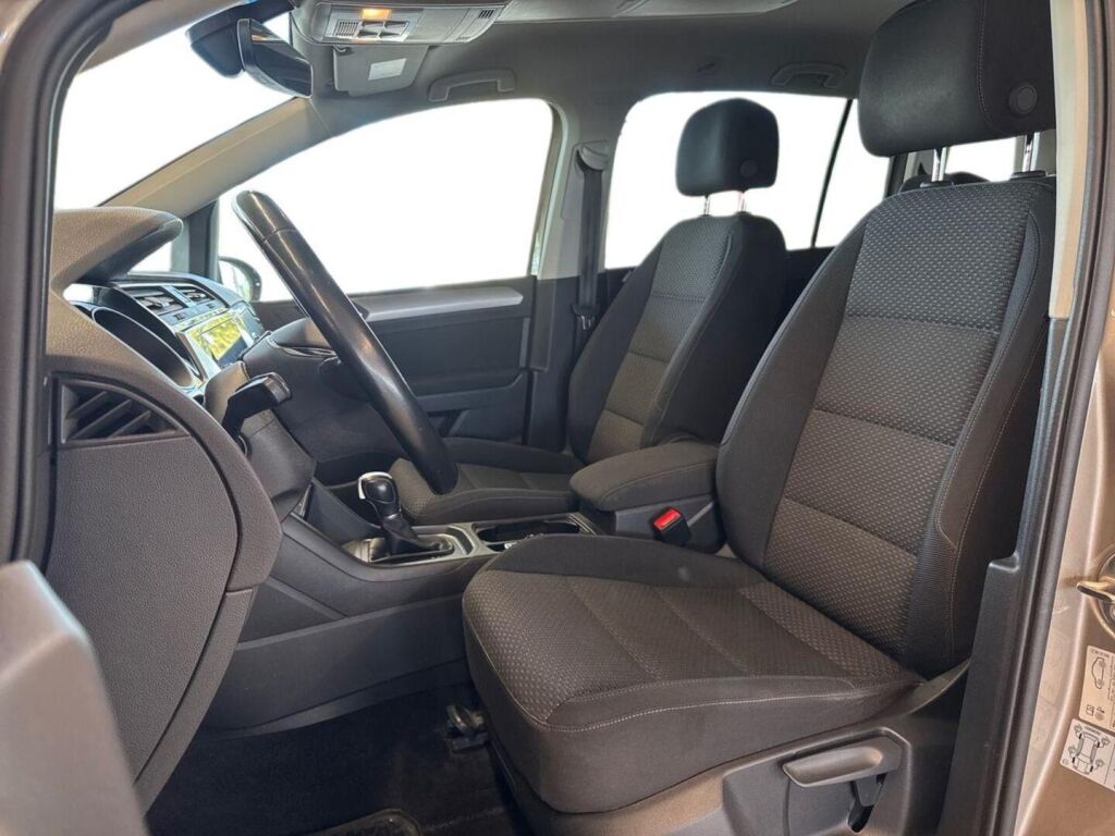 Volkswagen Touran 2017 Ruskea (beige)