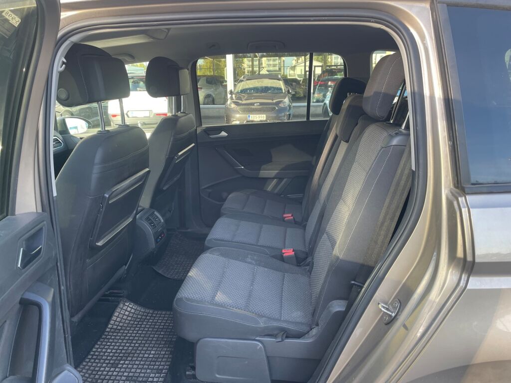 Volkswagen Touran 2017 Ruskea (beige)