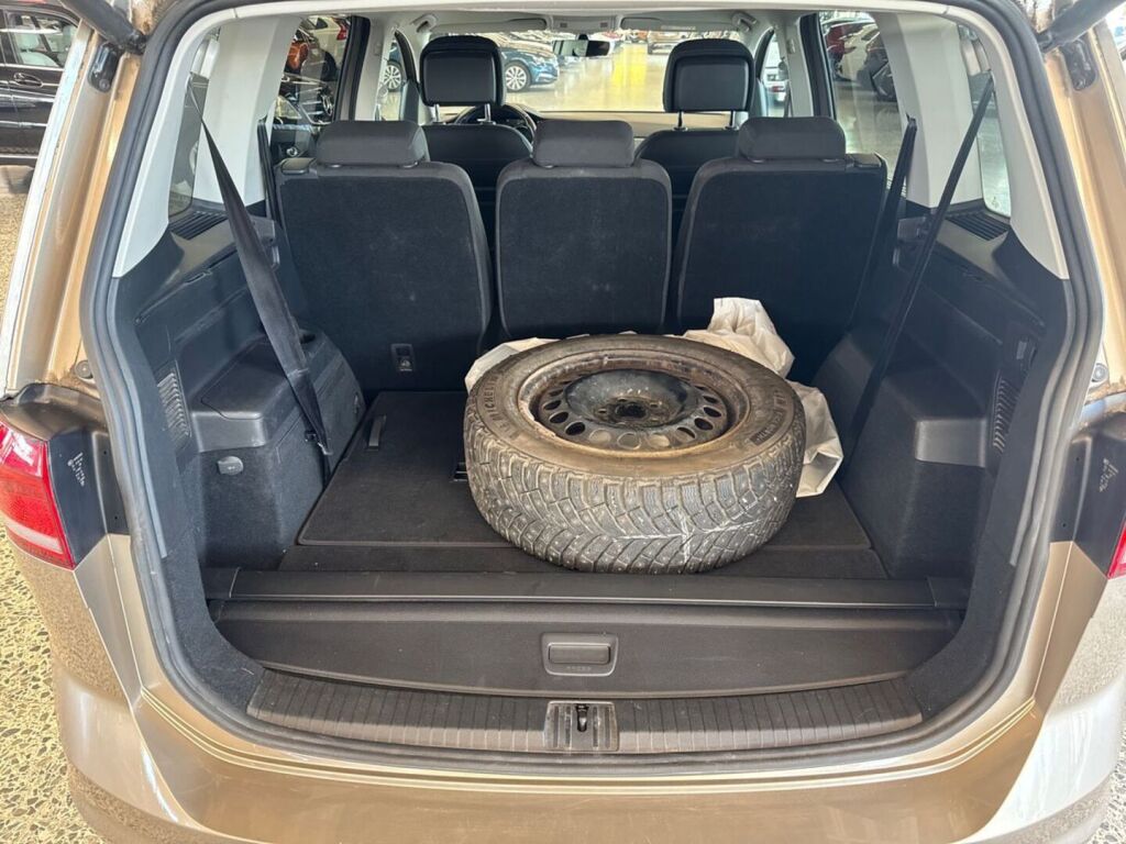 Volkswagen Touran 2017 Ruskea (beige)