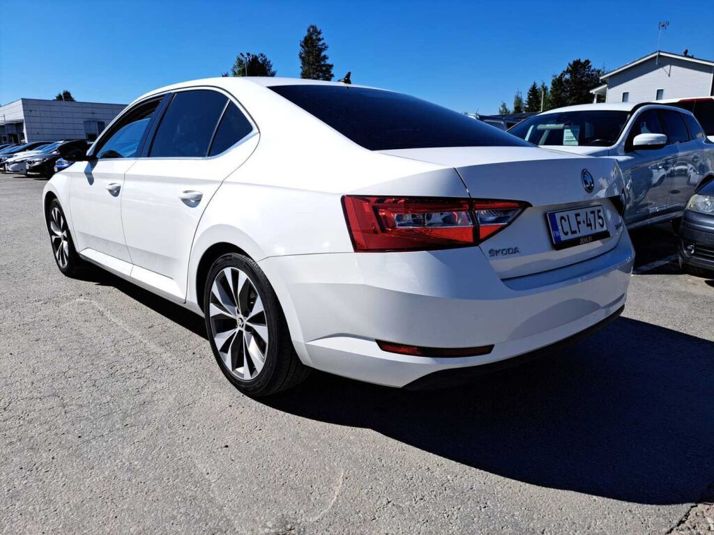Skoda Superb 2018 Valkoinen