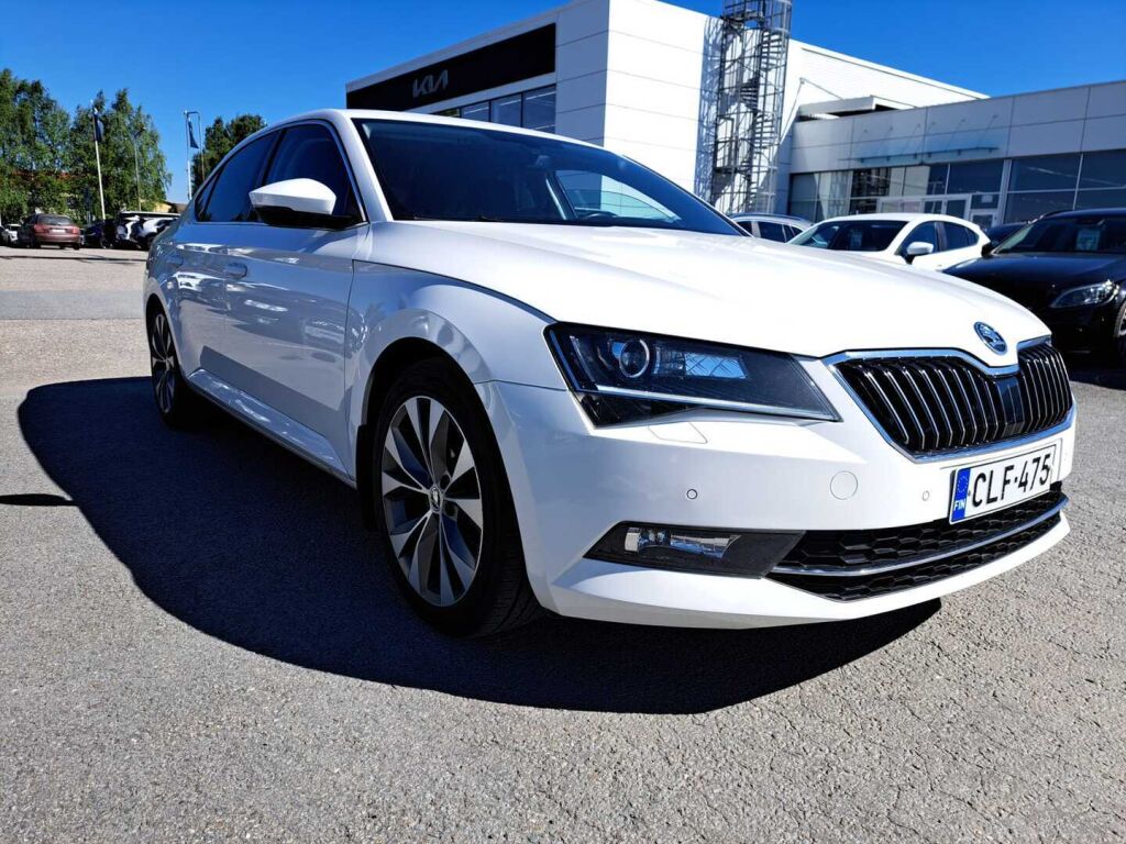 Skoda Superb 2018 Valkoinen