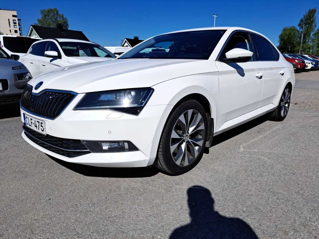 Skoda Superb 2018 Valkoinen