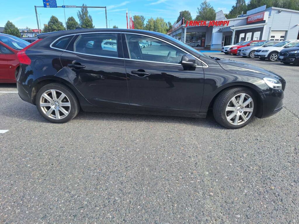 Volvo V40 2017 Musta