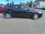 Volvo V40 2017 Musta