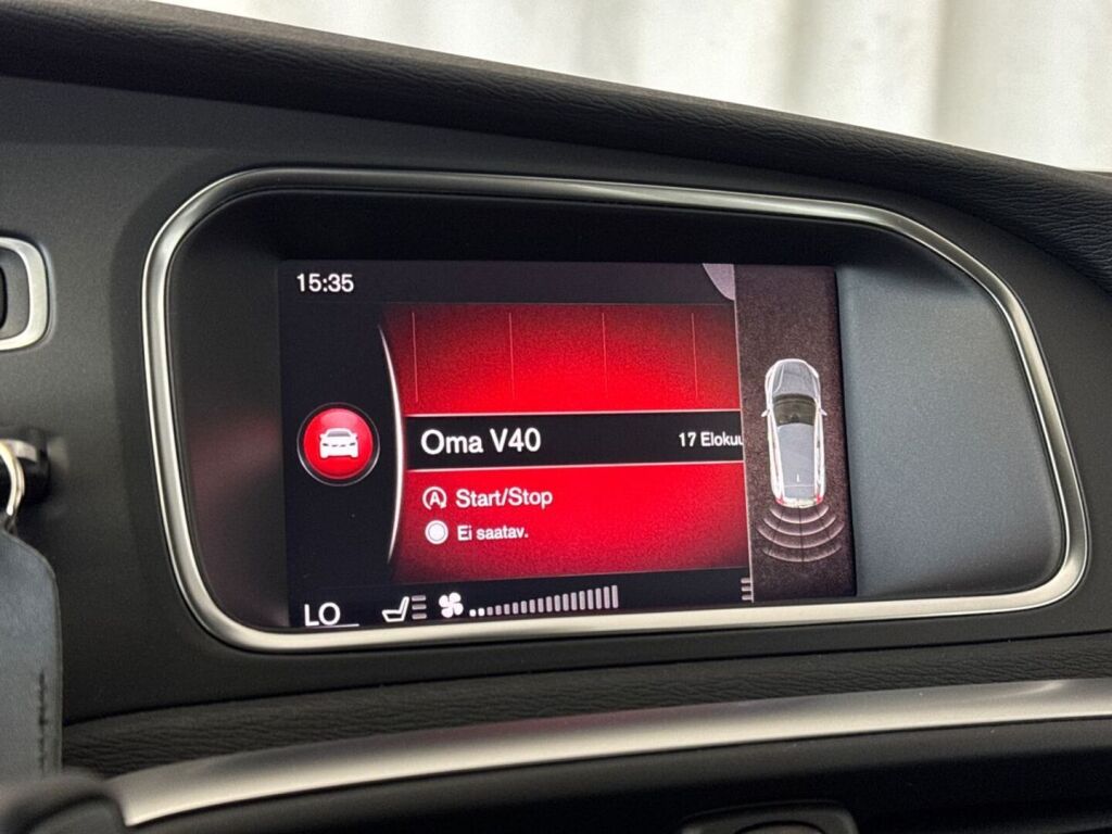 Volvo V40 2017 Musta