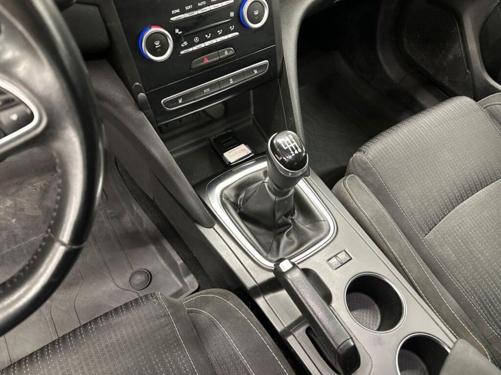 Renault Megane 2016 Punainen
