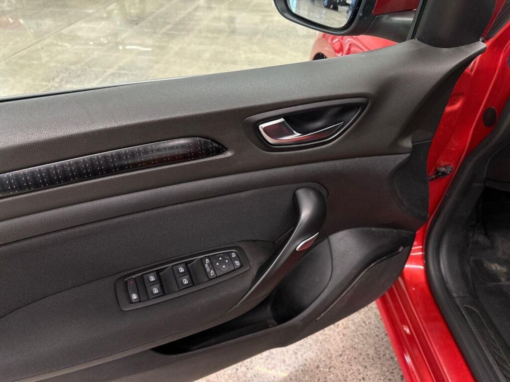 Renault Megane 2016 Punainen