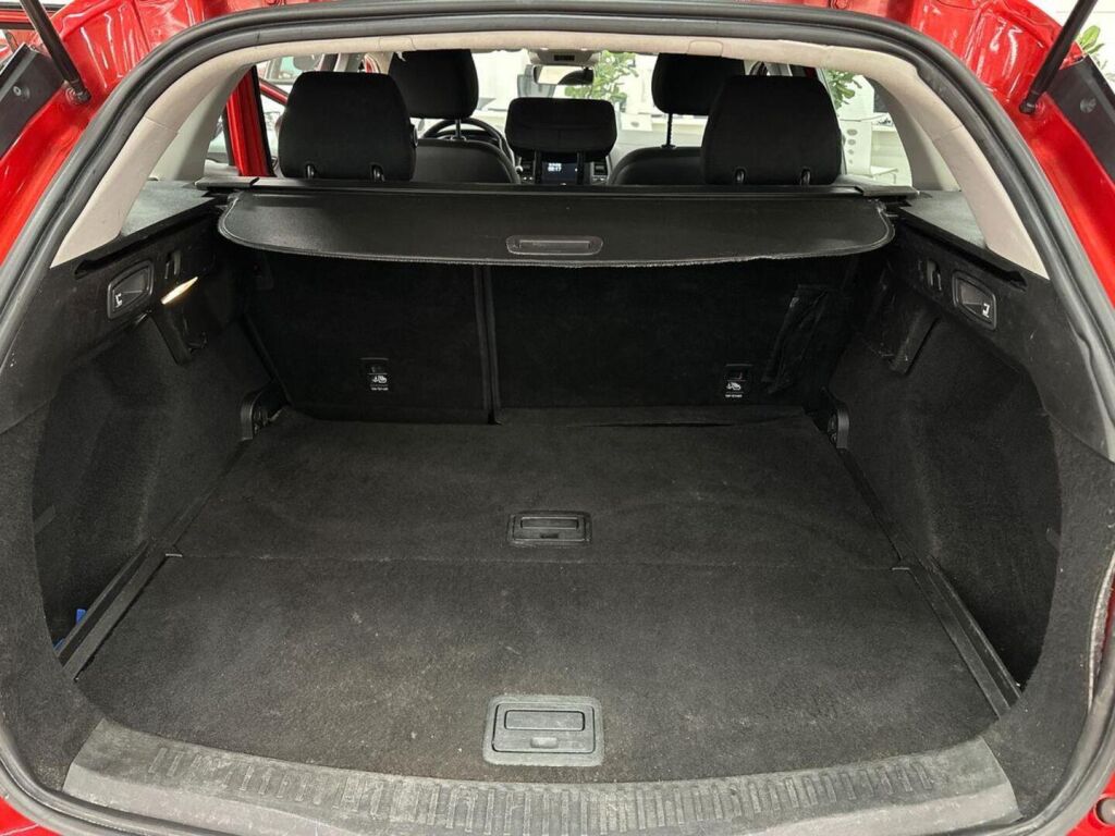Renault Megane 2016 Punainen