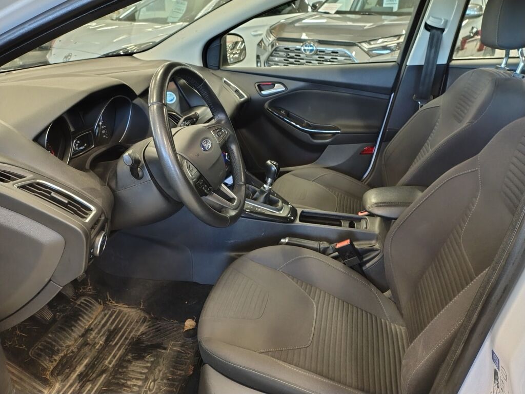 Ford Focus 2016 Valkoinen