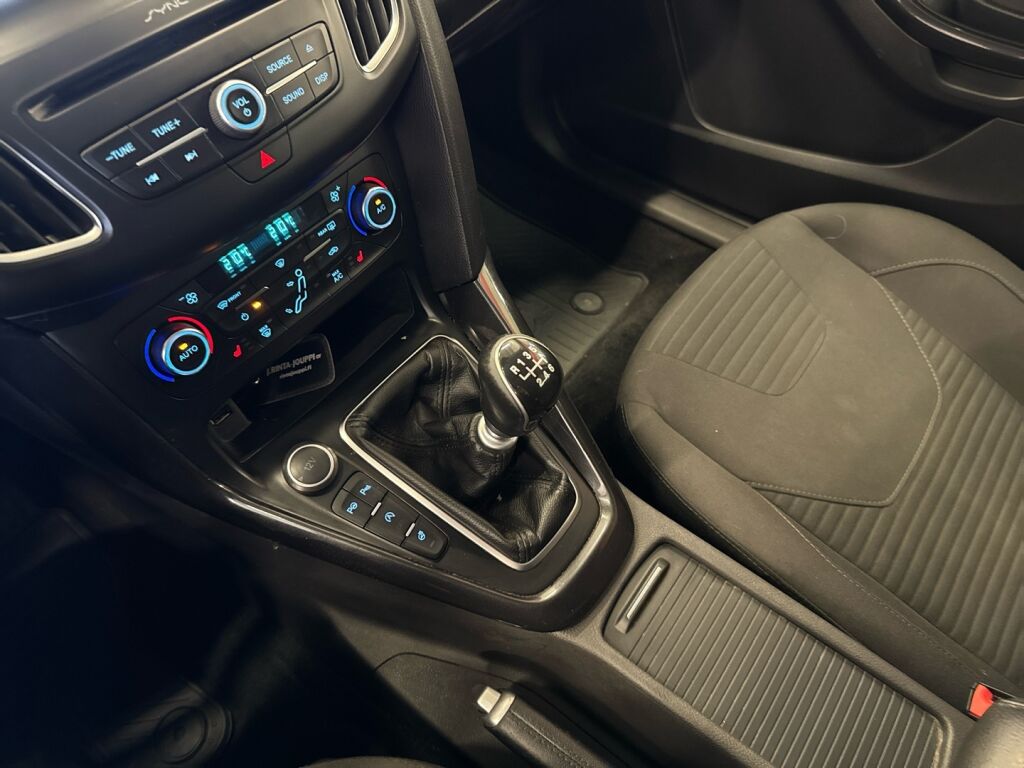 Ford Focus 2017 Ruskea (beige)
