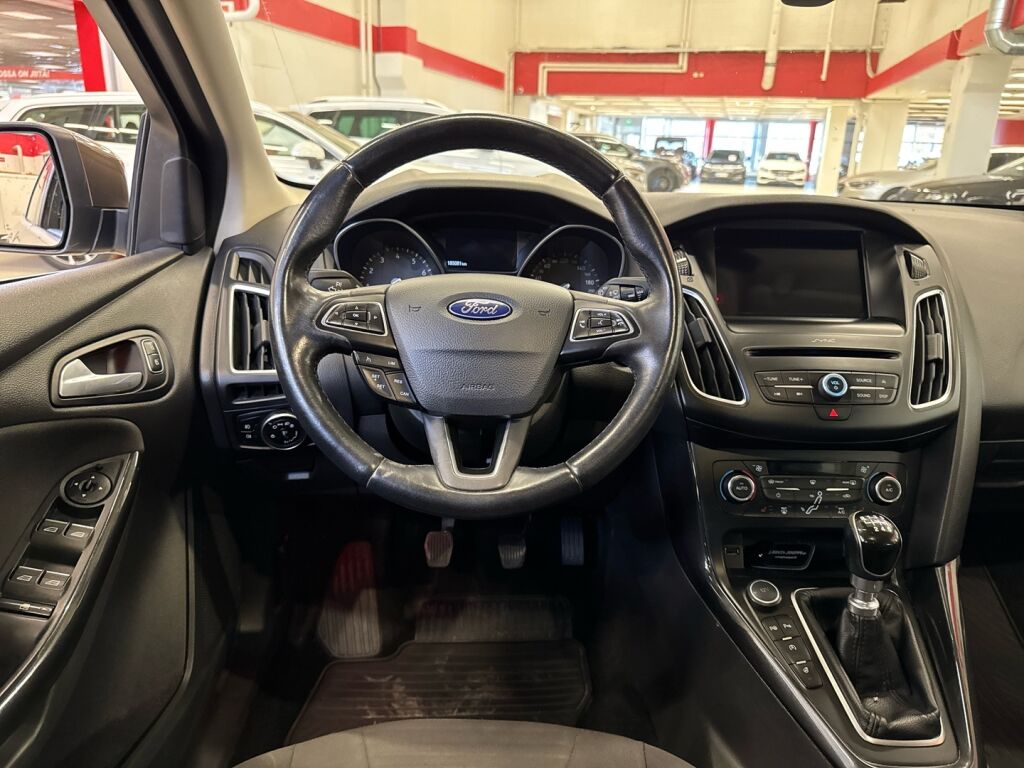 Ford Focus 2017 Ruskea (beige)