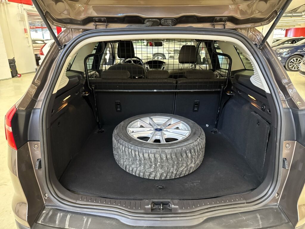 Ford Focus 2017 Ruskea (beige)