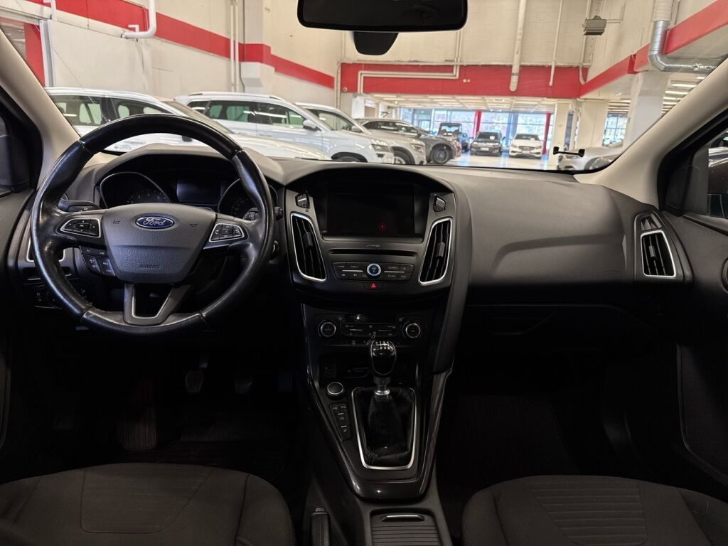 Ford Focus 2017 Ruskea (beige)